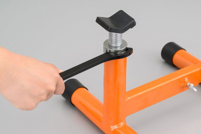 ADJUSTABLE LIFT STAND