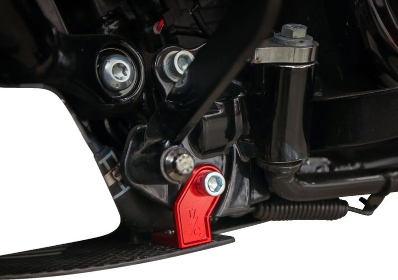 PLATE SKID CARBON GLOSS W/RED