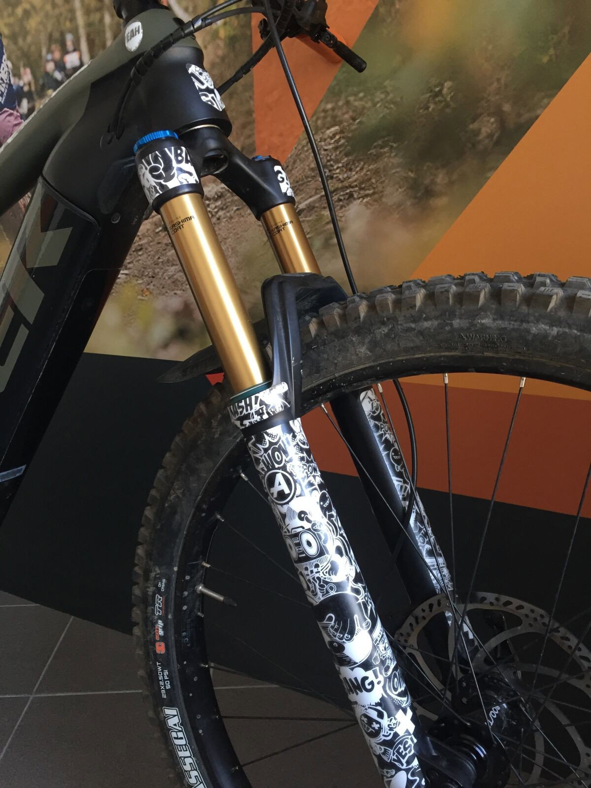FORK DECAL WT COMIC GLOSS