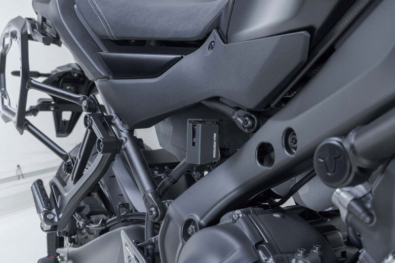 BRAKE FLUID RESERVOIR GUARD