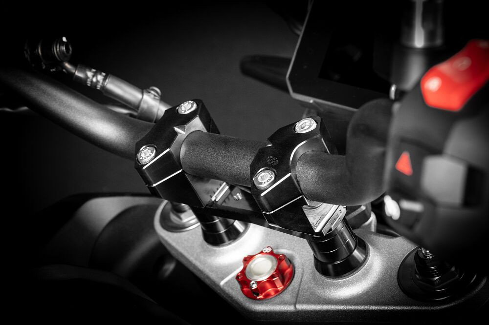 2DGT HANDLEBAR RISERS SUZUKI