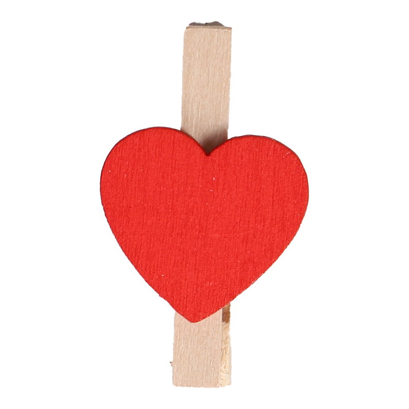 Träklädnypor, röda hjärtan