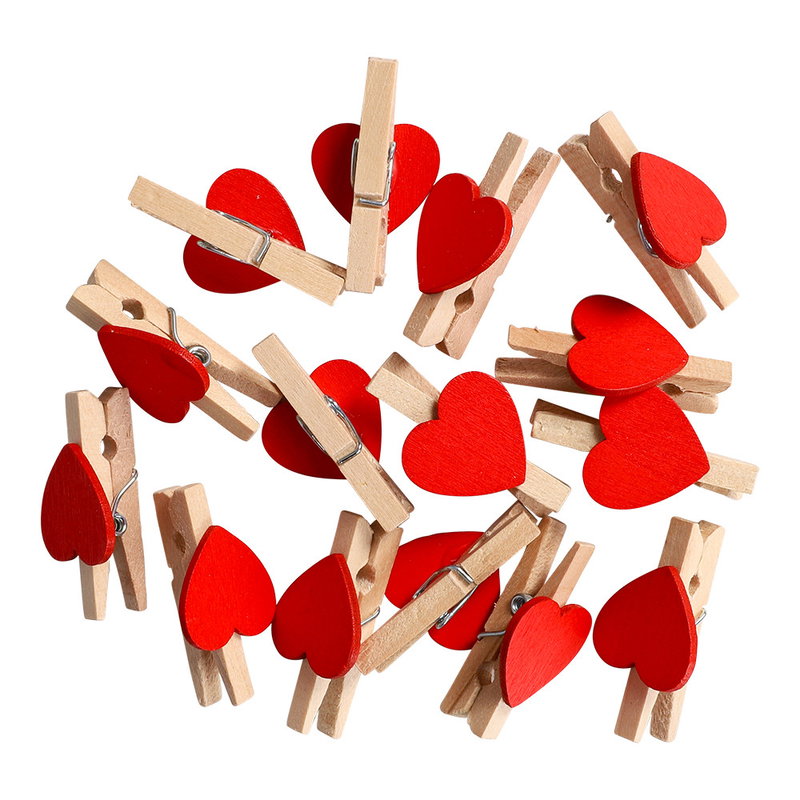 Träklädnypor, röda hjärtan