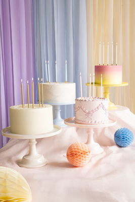 Tårtfat på fot, beige