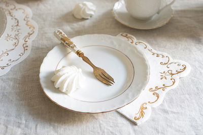 Servetter, vit med guldornament, 12-pack