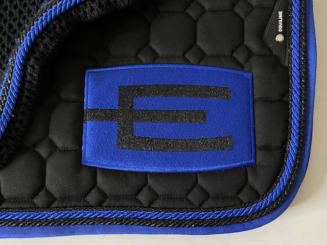 Hoppschabrak med E-logga och amerikansk luva Royal