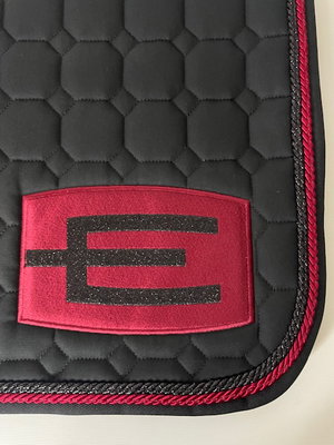 Hoppschabrak med E-logga svart/vermilion red
