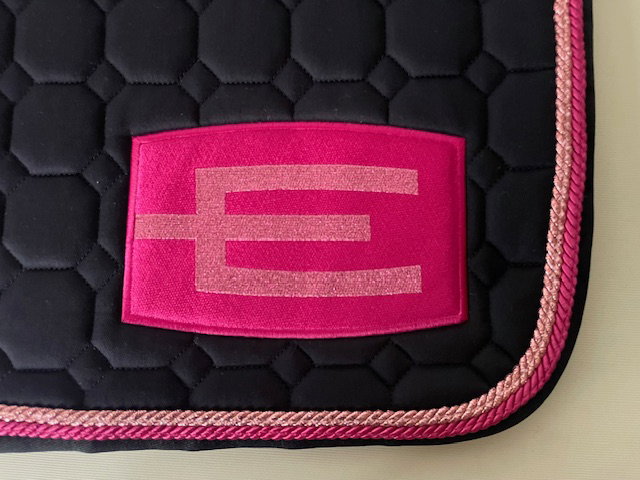 Hoppschabrak med E-logga Cerise/marin