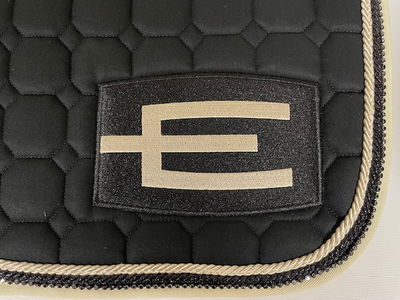 Hoppschabrak med E-logga svart/creme/bling FULL