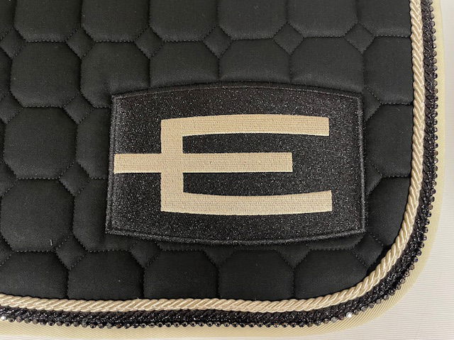 Hoppschabrak med E-logga svart/creme/bling FULL