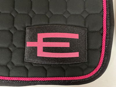 Hoppschabrak med E-logga svart/cerise FULL