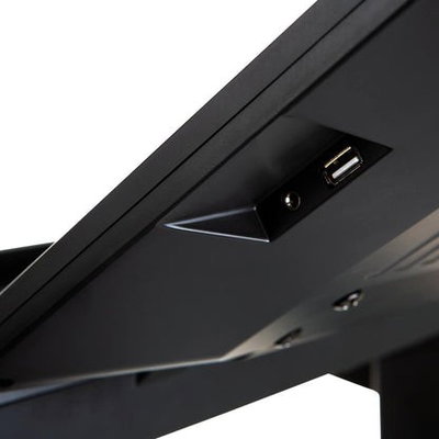 Løbebånd Q Vadis 10.0 BEDST I TEST. Detalje af USB-tilslutningen.
