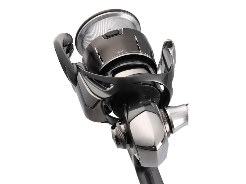 Daiwa 24 Luvias PC LT2500D