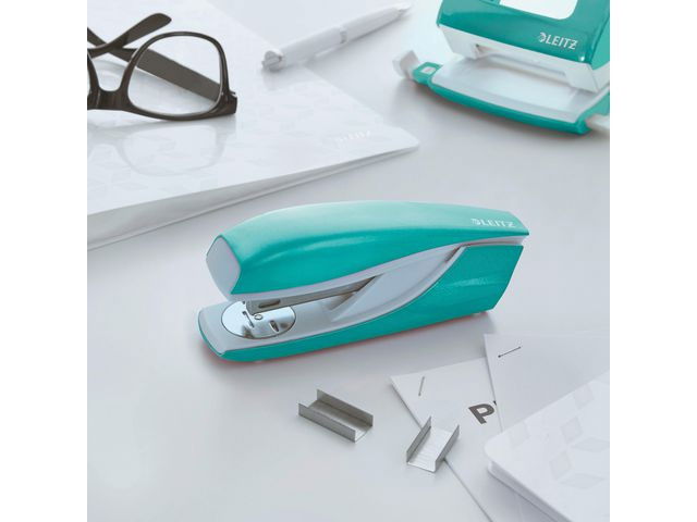 Häftapparat LEITZ 5502 30 ark WOW isblå