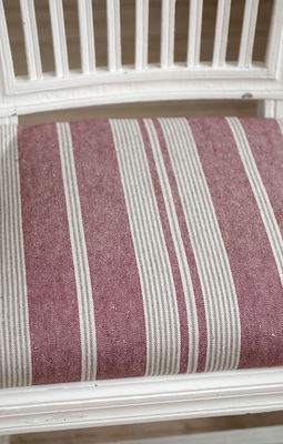 Linnetyg rödrandigt - Amberly Madder - Sanderson