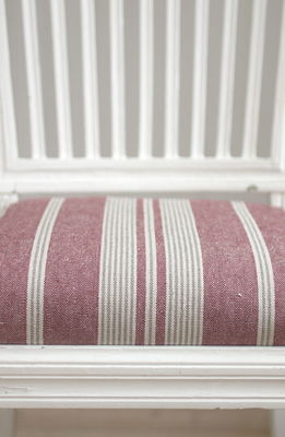 Linnetyg rödrandigt - Amberly Madder - Sanderson