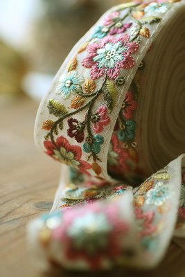 Dekorband - oblekt organza med blommor