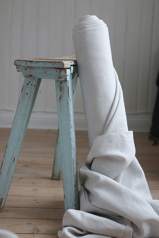 Förtvättat linnetyg – Ljusgrå (230 g/m²)