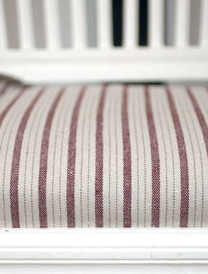 Linnetyg mörkröd randigt - Tetbury Stripe  - Sanderson