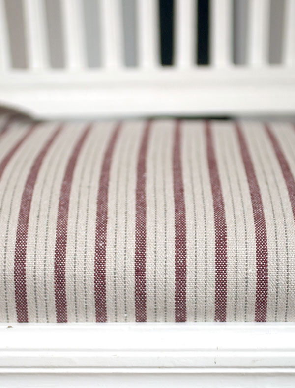 Linnetyg mörkröd randigt - Tetbury Stripe  - Sanderson