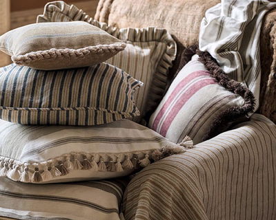 Linnetyg mörkröd randigt - Tetbury Stripe  - Sanderson