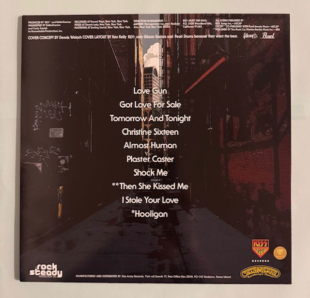 KISS LP Love Gun Röd vinyl Alternativomslag med pistol, poster och orderpapper