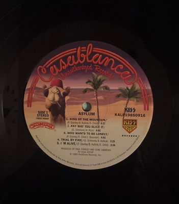 KISS LP Asylum Svart vinyl Alternativomslag med poster