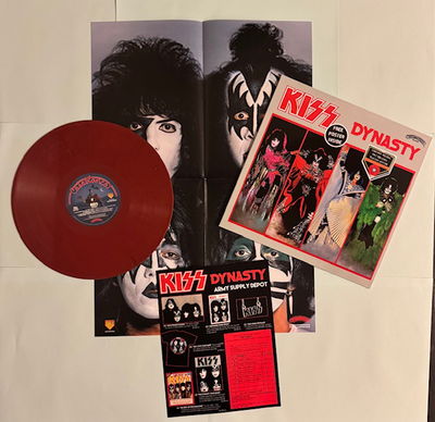 KISS LP DYNASTY Röd vinyl Alternativomslag med poster och orderpapper