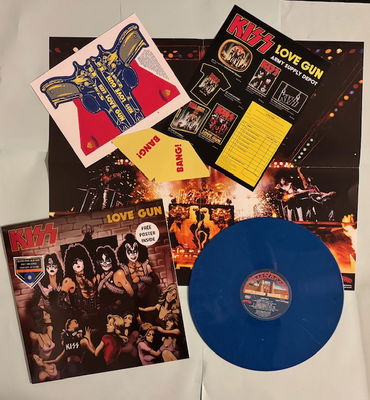 KISS LP Love Gun Blå vinyl Alternativomslag med pistol, poster och orderpapper
