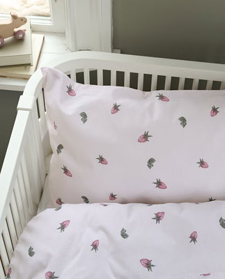 Jordgubbsdröm Rosa Bäddset Spjälsäng 100x130 Borganäs of Sweden