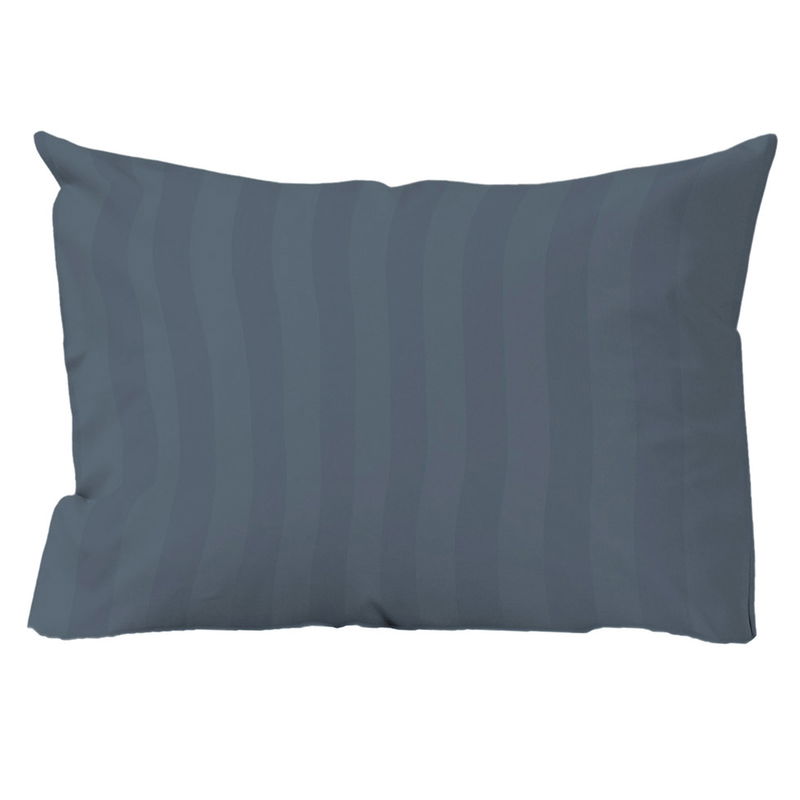Mirage Satin Örngott Blå 50x60 Randigt örngott i mjuk bomull satin i färgen blå. Med måtten 50X60cm.