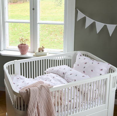 Jordgubbsdröm Rosa Bäddset Spjälsäng 100x130 Borganäs of Sweden