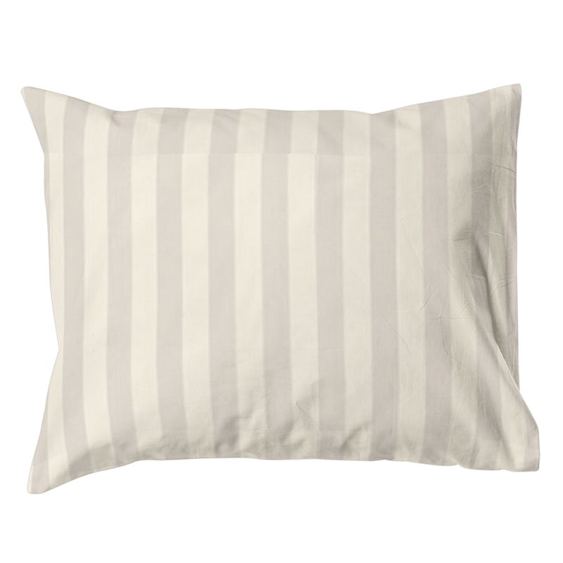 Mirage Satin Örngott Champagne 50x60 Randigt örngott i mjuk bomull satin i färgen champagne. Med måtten 50X60cm.