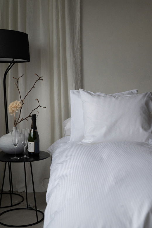 Satinrand Vit Påslakan Enkeltäcke 150x210 Borganäs of Sweden