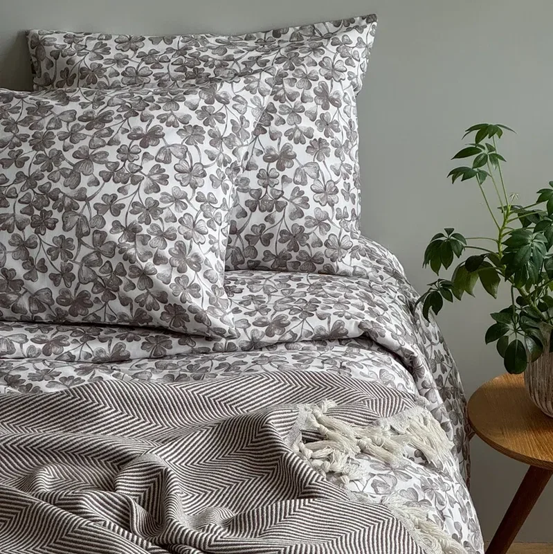 Klöver brun bäddset 150x210 cm från Classic Textile – bild 2