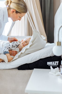Uppblåsbar Kilkudde för säng Breazzy