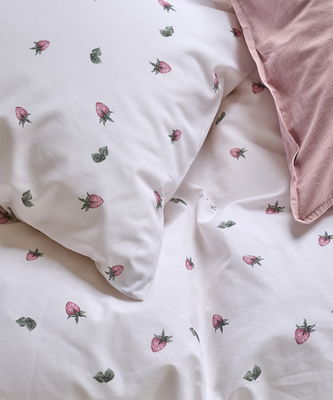 Jordgubbsdröm Rosa Bäddset Enkeltäcke 150x210 Borganäs of Sweden