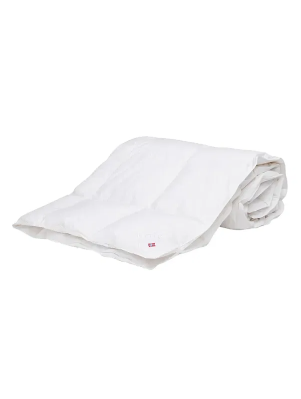 Duntäcke Saga Medium 882g 220x220 Höie Duntäcke Saga Medium 882g 220x220 Höie