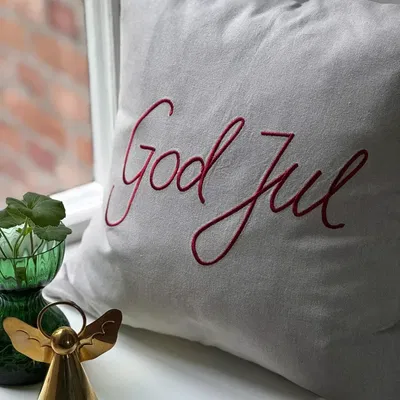 God Jul Beige/Mörkröd Kuddfodral 45x45 Recycled by Wille God Jul Beige/Mörkröd Kuddfodral 45x45 Recycled by Wille