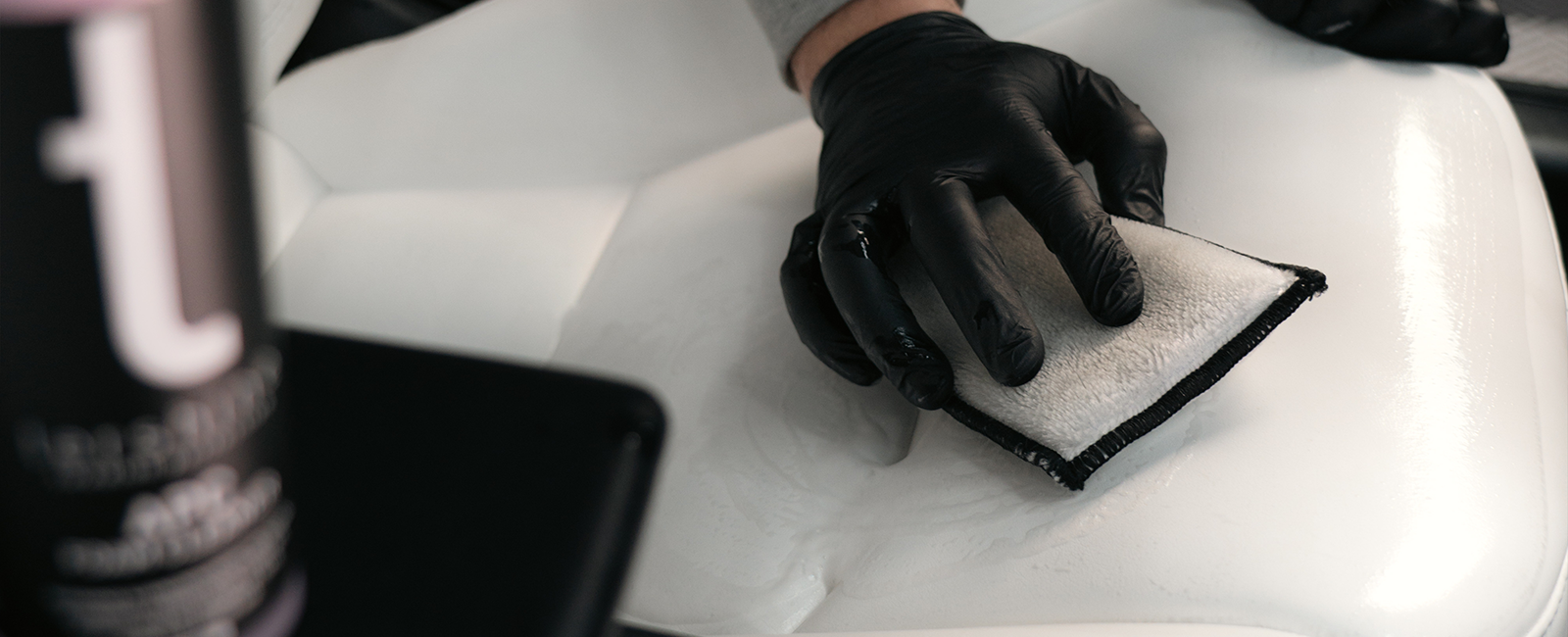 Borstar, penslar och svampar - interiörrengöringen blir enklare med rätt verktyg!