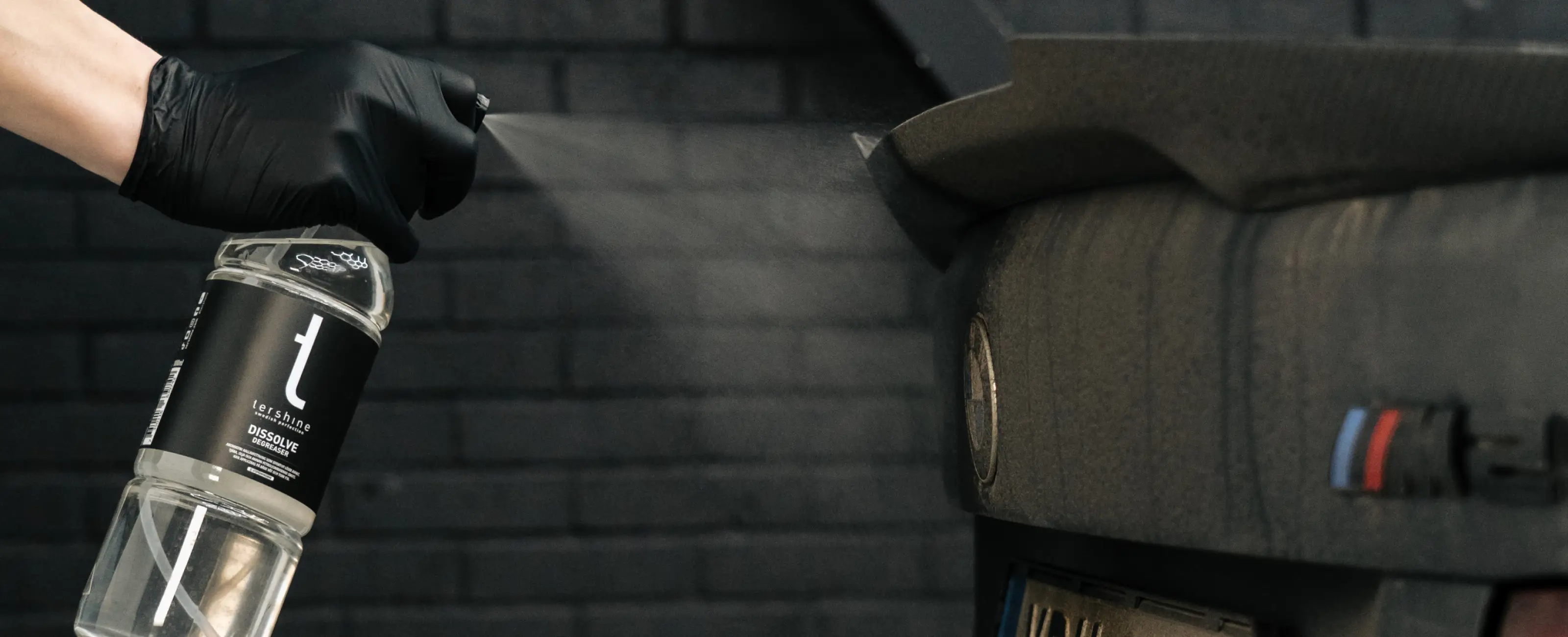 Kallavfettning som tar bort asfalt, fett, tjära och vägsalt – skonsam mot plast och känsliga detaljer