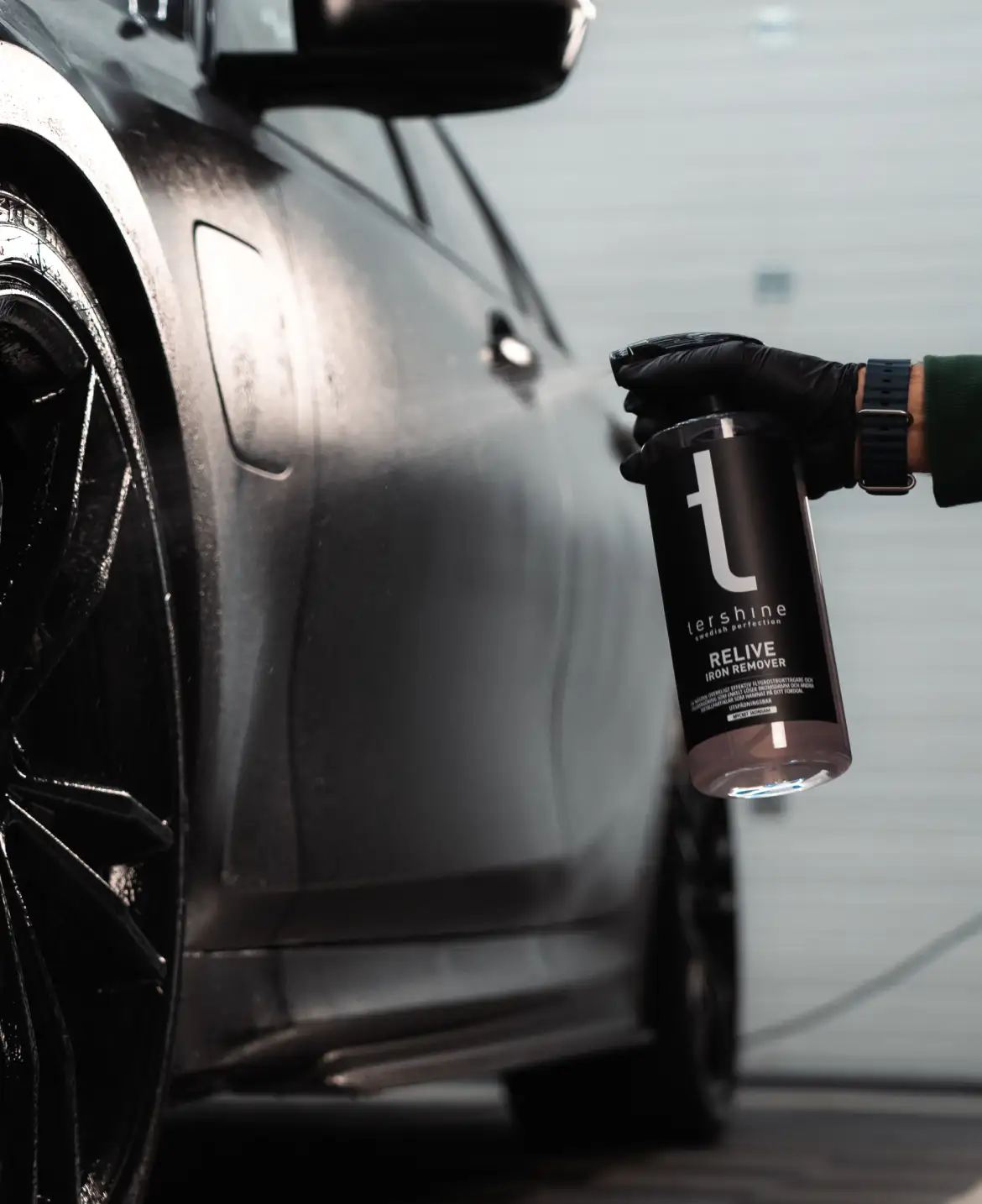 Produkter för att ta bort bromsdamm och gula prickar från fälgar och lack