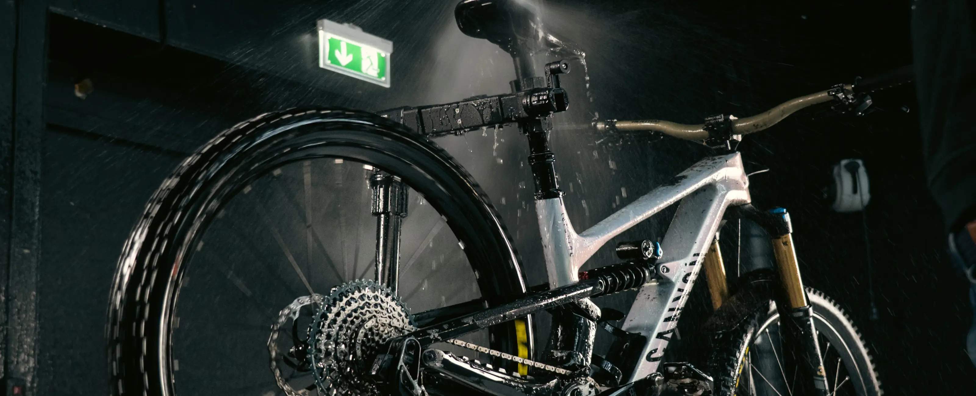 Märkningsfria och biologiskt nedbrytbara rengöringsprodukter för cykel – fria från PFAS och ftalater