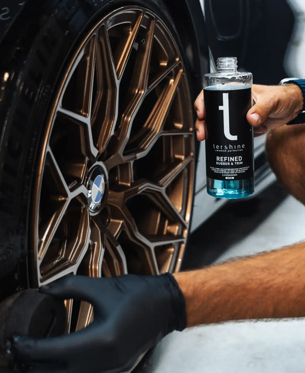Ingen biltvätt är komplett utan en ordentlig fälgrengöring - och såklart däckglans som sista touch!