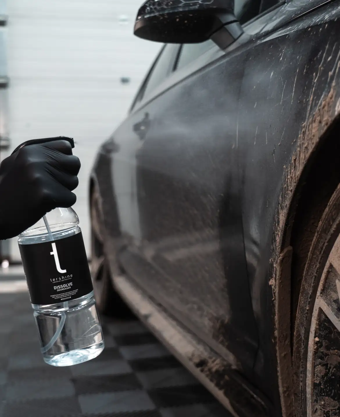 Kallavfettning som tar bort asfalt, fett, tjära och vägsalt – skonsam mot plast och känsliga detaljer