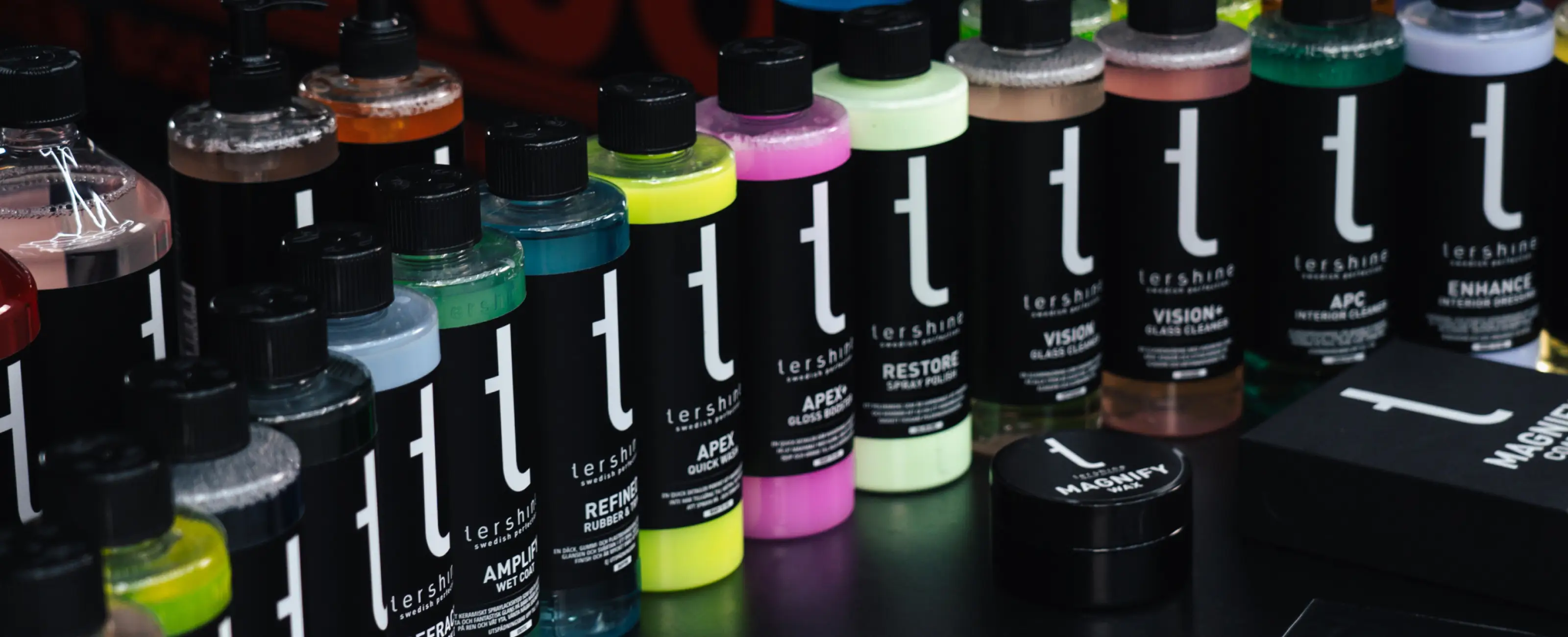 Alla bilvårdsprodukter samlade – rengöring, skydd och tillbehör