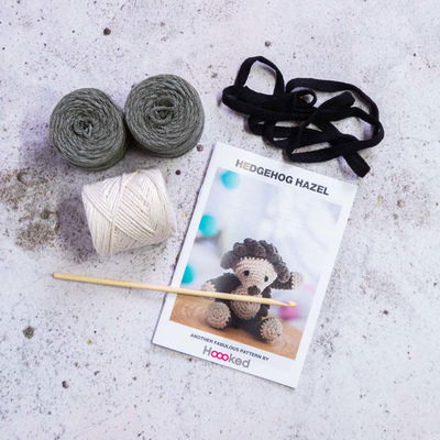 Innehåll DIY-Kit Amigurumi Hedgehog Hazel Hooked