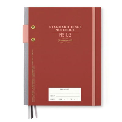 Skrivbok Standard Issue Rosewood + Blush framsida Framsida av Standard Issue skrivbok i Rosewood + Blush med guldfoliedetaljer. 192 sidor av hög kvalitet