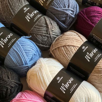Flera nystan av Svarta Fåret Merinogarn i olika färger, 50 g mjuk och mulesingfri merinoull