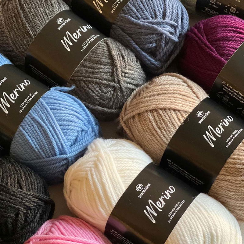 Flera nystan av Svarta Fåret Merinogarn i olika färger, 50 g mjuk och mulesingfri merinoull